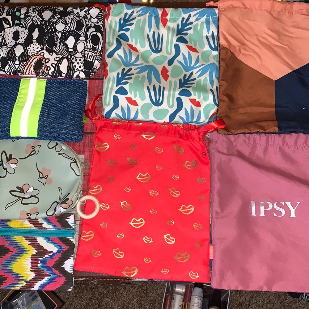 Collectible ispy bags ( makeup bag or gift bag )
